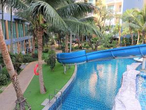 Bazén v ubytování Laguna Beach Resort 2 Loft nebo v jeho okolí