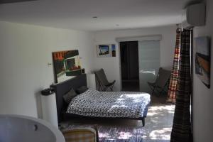 Łóżko lub łóżka w pokoju w obiekcie Villa (Loft) à Villetelle, 20 mn des plages