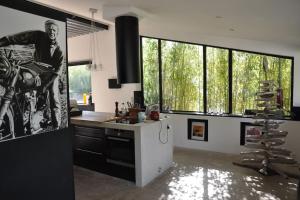 Kuchnia lub aneks kuchenny w obiekcie Villa (Loft) à Villetelle, 20 mn des plages