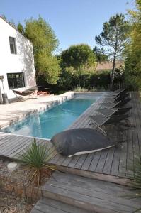 Basen w obiekcie Villa (Loft) à Villetelle, 20 mn des plages lub w pobliżu