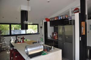 Kuchnia lub aneks kuchenny w obiekcie Villa (Loft) à Villetelle, 20 mn des plages