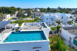 an aerial view of a white house with a swimming pool at Aparthotel Residences Ludovica & Valentina - Piscina Panoramica Vista Mare in Santa Maria al Bagno