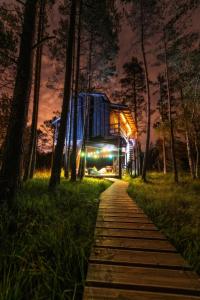 Garður fyrir utan Treehouseestonia