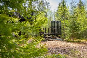 Garður fyrir utan Treehouseestonia