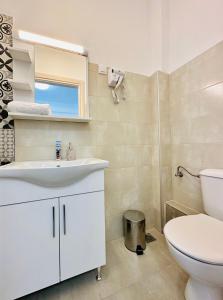 A bathroom at Bella House Nikiti