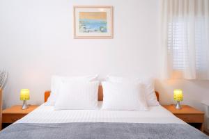 Postel nebo postele na pokoji v ubytování Novak Guesthouse - ZF Hvar