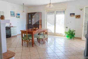 A kitchen or kitchenette at La Villetta del tranquillo sul mare, NUOVA STRUTTURA Még 10 kép