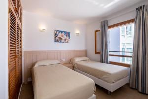 Posteľ alebo postele v izbe v ubytovaní Bossa Bay - MC Apartments Ibiza