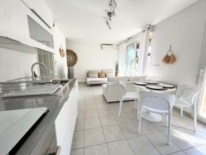Fotografia z galérie ubytovania Paisible appartement avec piscine v destinácii La Ciotat