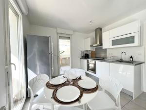 Fotografia z galérie ubytovania Paisible appartement avec piscine v destinácii La Ciotat
