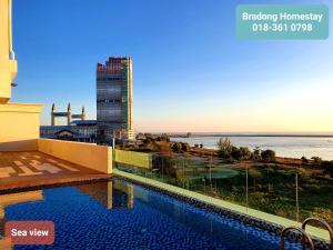 a swimming pool on the roof of a building at BRADONG HOMESTAY - MUSLlM ONLY, 3 Queen Bedrooms, Seaview, Infinity Pool, Gym, near Drawbridge & KTCC Mall in Kuala Terengganu