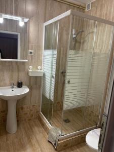 A bathroom at Airport Jazmin Guesthouse