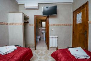 Cama o camas de una habitación en Hôtel Faouzi