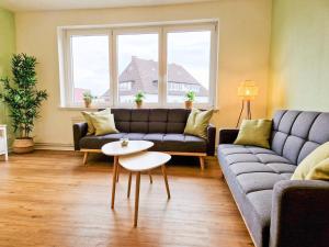 a living room with a couch and a table at Apartment beim Theater in Hildesheim