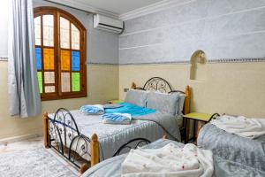 Cama o camas de una habitación en Hôtel Faouzi