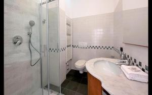 Koupelna v ubytování Larius Apartment Carate Urio