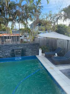 On Esplanade own flat & Pool, Manly cafe precinct内部或周边的泳池