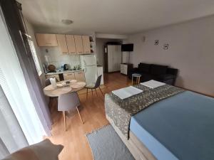 Kuchyň nebo kuchyňský kout v ubytování Apartments Bosnjak