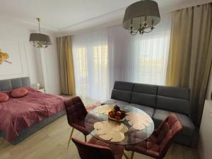 Posteľ alebo postele v izbe v ubytovaní Gustowny apartament na Woli