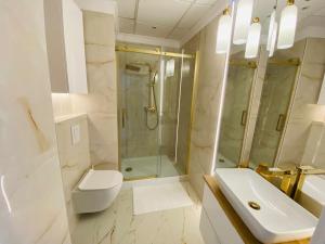 Kúpeľňa v ubytovaní Gustowny apartament na Woli