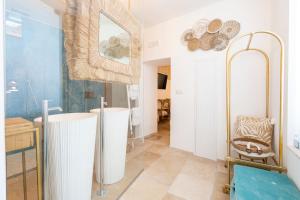 Koupelna v ubytování Apulia Charming Suites - Casa Lonfo Suite Sole