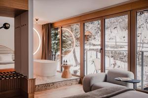 Ruang duduk di The Comodo Bad Gastein, a Member of Design Hotels