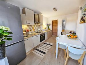 Kuchyň nebo kuchyňský kout v ubytování Guest House Bona Dea - Trogir Area