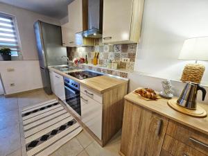 Kuchyň nebo kuchyňský kout v ubytování Guest House Bona Dea - Trogir Area