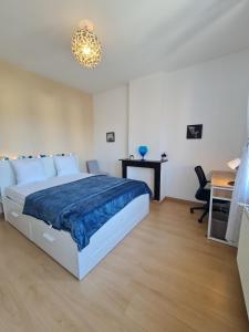 Säng eller sängar i ett rum på La ScarpeHouse - Douai - Wifi
