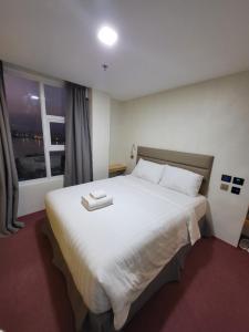 Letto o letti in una camera di Sempre Premier Inn - MACTAN AIRPORT HOTEL