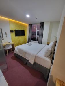 Letto o letti in una camera di Sempre Premier Inn - MACTAN AIRPORT HOTEL