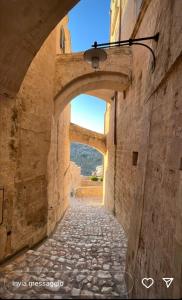an alley in an old town with an archway at Bed And Breakfast Nelmuro in Matera