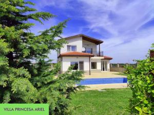 a villa with a swimming pool and a house at Golf Villa Ariel in Kavarna