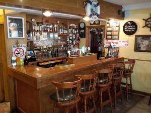 The lounge or bar area at Bridge Hotel