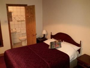 A bed or beds in a room at Bridge Hotel