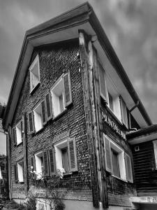 a black and white photo of a brick building at 5.5-room apartment (Muntaluna Lodge) in Valens