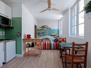 Kuchyňa alebo kuchynka v ubytovaní Studio Calanques près du Vieux Port