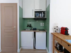 Kuchyňa alebo kuchynka v ubytovaní Studio Calanques près du Vieux Port