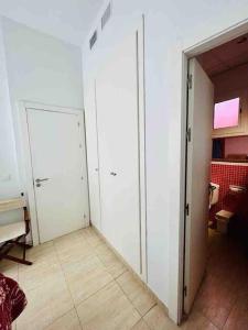 Postel nebo postele na pokoji v ubytování Apartamento Privado en Alameda de Hércules + 11 fotografií