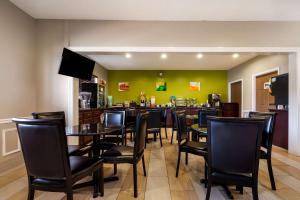 Μια τηλεόραση ή/και κέντρο ψυχαγωγίας στο Quality Inn Fort Payne