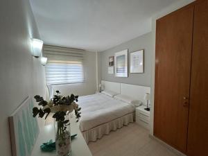 Postel nebo postele na pokoji v ubytování APARTAMENTO LOS GIRASOLES 1 + 20 fotografií