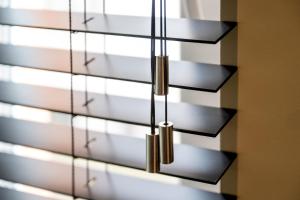 a chandelier hanging from a wall next to a window at The Rise - Premium Studio-HBF-Messe- Bürgerweide-CityGate-ÖVB Arena in Bremen +15 photos