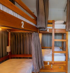Postel nebo postele na pokoji v ubytování Zentiga Surf Hostel