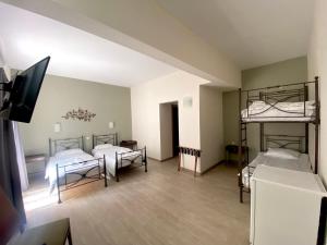 Postel nebo postele na pokoji v ubytování Nafplia Hotel