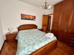 a bedroom with a bed and a dresser at Casa Elisa in Stresa