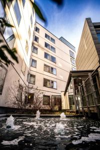 a building with a water fountain in front of a building at Friendship House (Southwark) in London