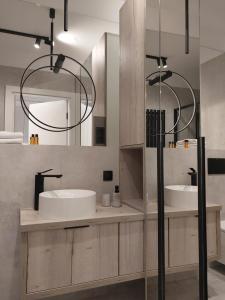 a bathroom with two sinks and two mirrors at Fuzja Ana - Garaż - Klimatyzacja - Dostęp na Kod - FV in Łódź