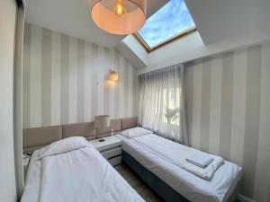 A bed or beds in a room at Garbarska LUX with Air Condition