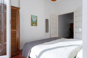 Posteľ alebo postele v izbe v ubytovaní Superbe appart, central, petit balcon & vue Place