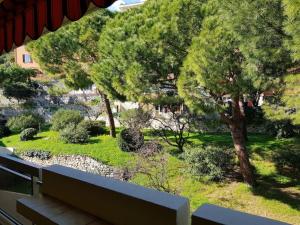 Ogród w obiekcie Studio St Jean à Roquebrune, proche Menton et Monaco